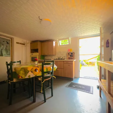 En Rez De Jardin Homestay szállás *